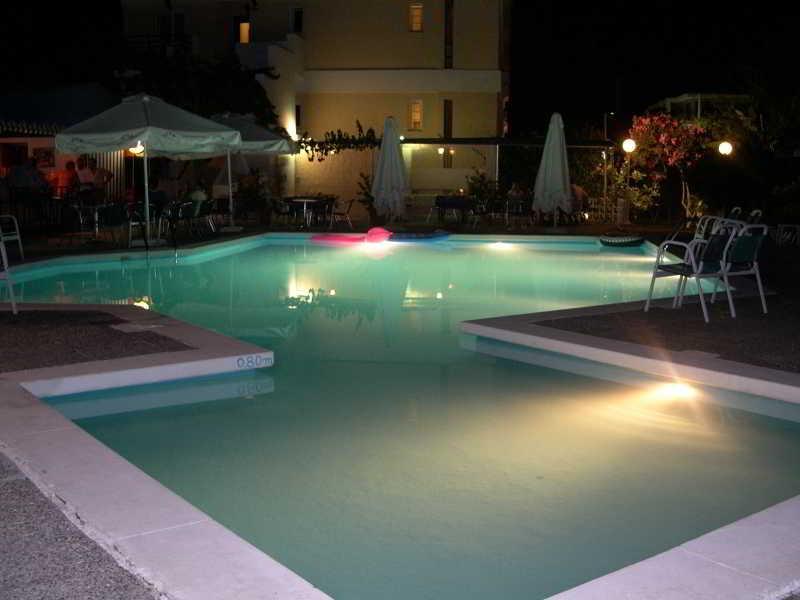 Paradise Hotel Самос Екстериор снимка