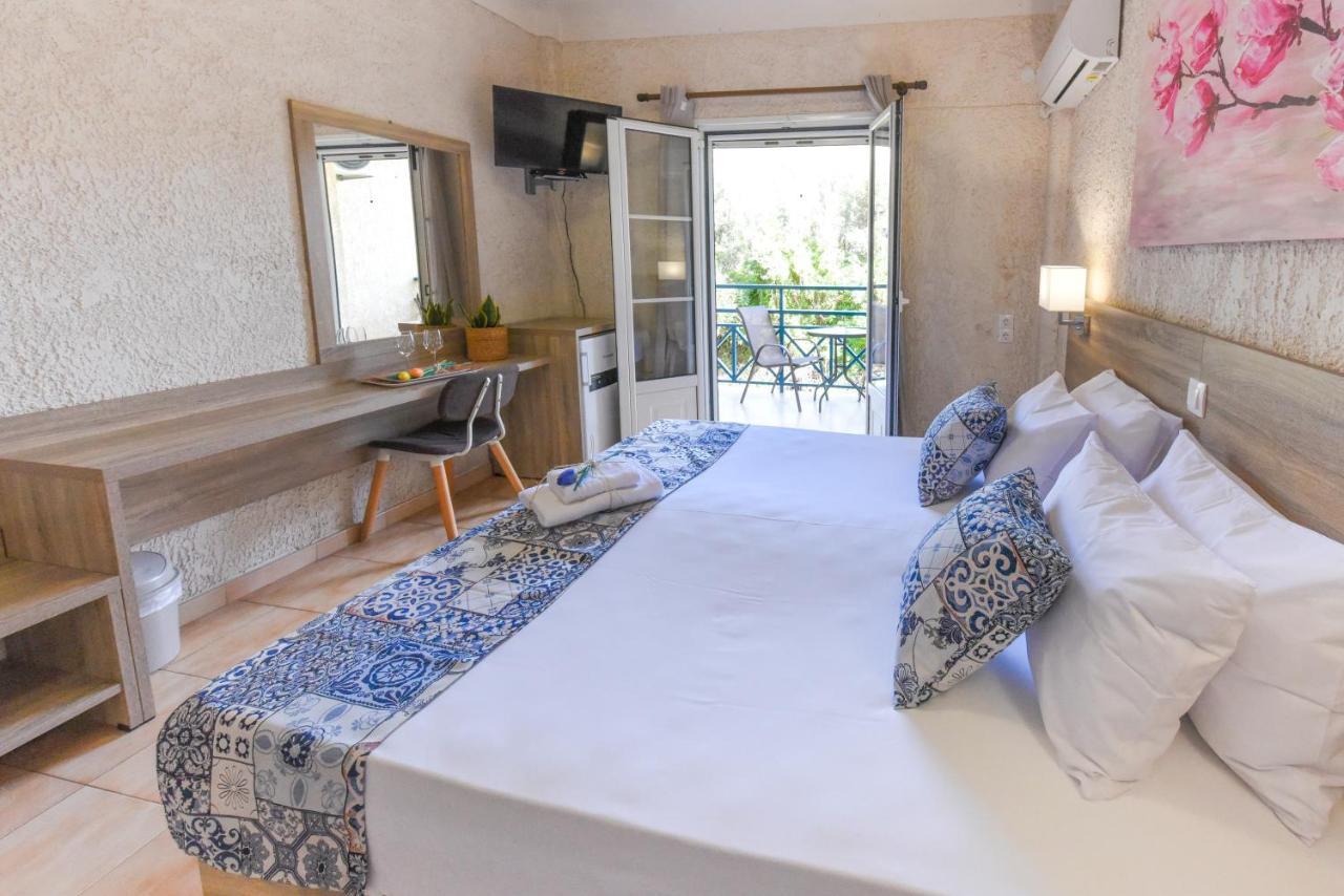 Paradise Hotel Самос Екстериор снимка