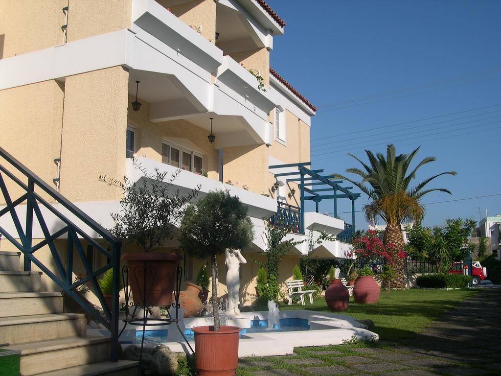 Paradise Hotel Самос Екстериор снимка