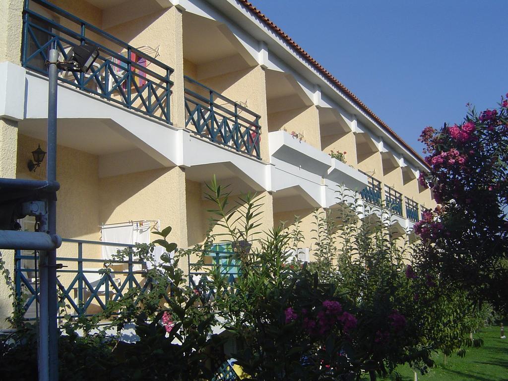 Paradise Hotel Самос Екстериор снимка
