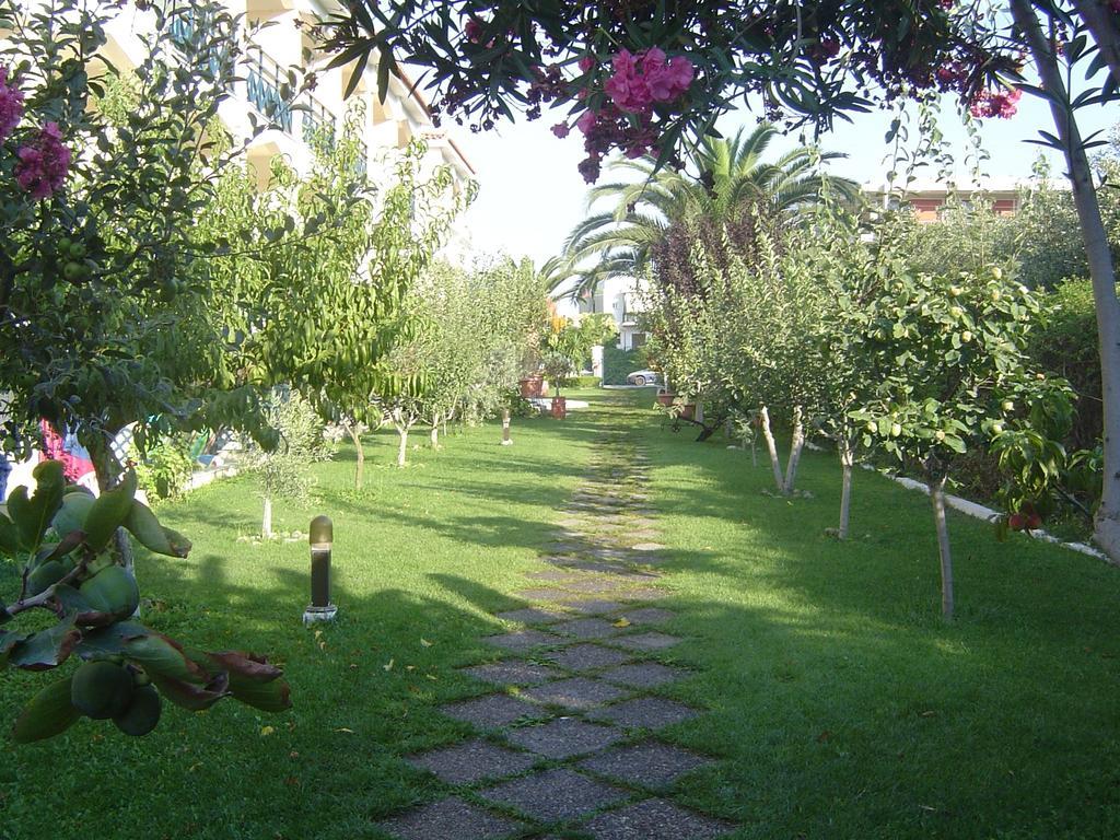 Paradise Hotel Самос Екстериор снимка