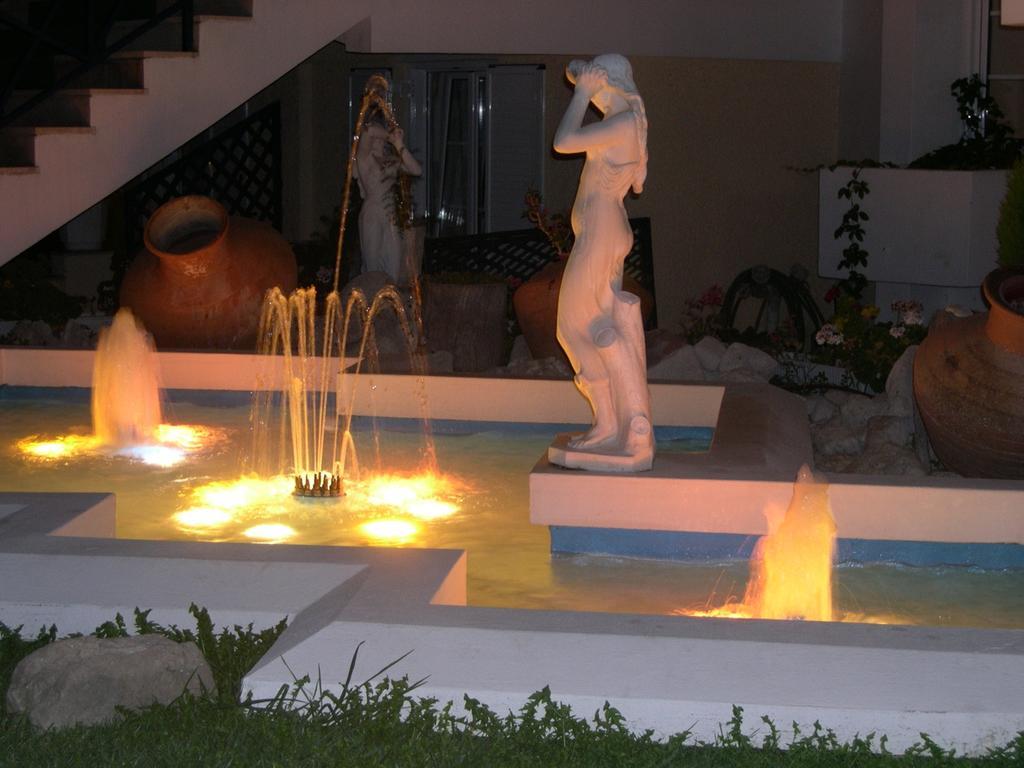 Paradise Hotel Самос Екстериор снимка