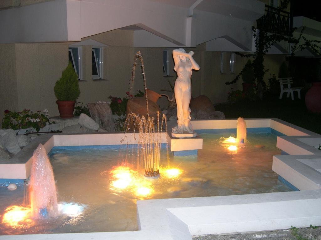 Paradise Hotel Самос Екстериор снимка