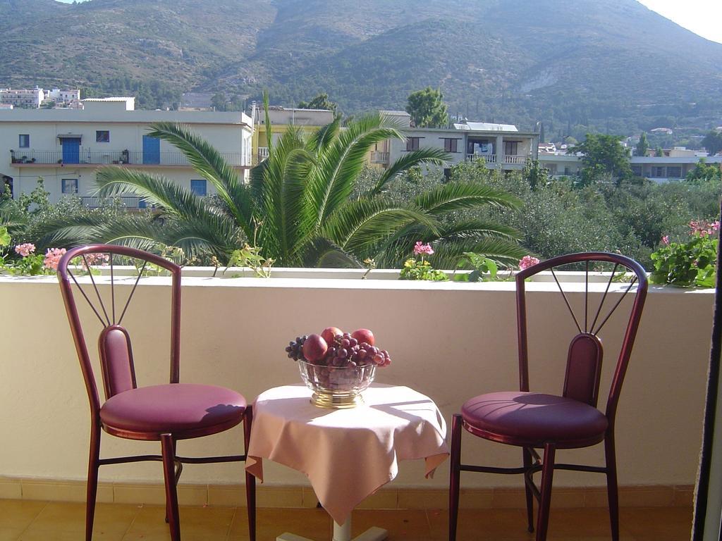 Paradise Hotel Самос Стая снимка