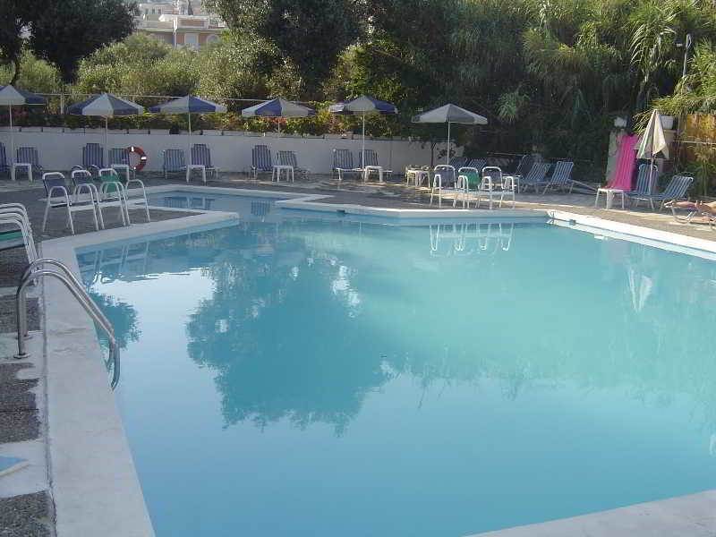 Paradise Hotel Самос Екстериор снимка